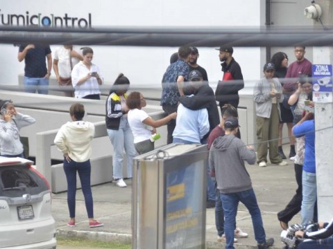 Temblor de tierra provoc&oacute; que santiagueros salieran despavoridos a la calle