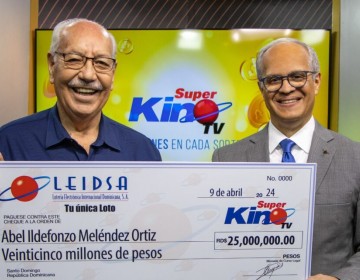 Leidsa entrega RD$25 millones a veterinario peruano que gan&oacute; el S&uacute;per Kino Tv