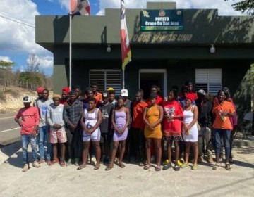 Arrestan dos dominicanos ocultaban indocumentados en maletero de autob&uacute;s en San Juan de la Maguana