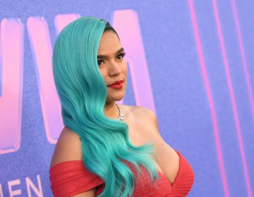 Karol G recibe el premio "Rompedora de reglas" en la gala de mujeres de Billboard