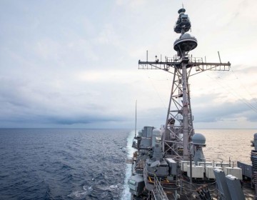 Buques de guerra de EE. UU. y Canad&aacute; navegan por el Estrecho de Taiw&aacute;n