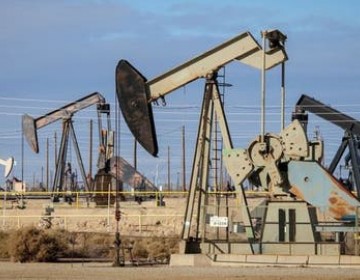 Petr&oacute;leo de Texas (de referencia en RD) se dispara un 4 % hasta los 124 d&oacute;lares